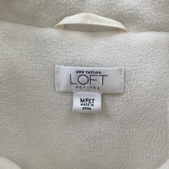 Ann Taylor Loft. Size petite medium puffer vest. Down feathers! - Picture 4 of 5